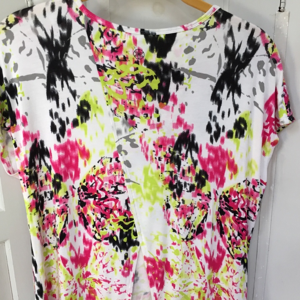 Gaiam Multi-Color Tee - Picture 14 of 15
